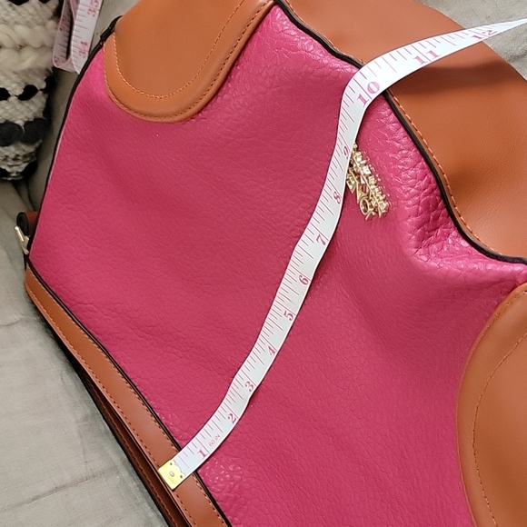 Jones New York Signature Ruby/Carmel Colorblock faux leather bag. Back zipper. - Picture 12 of 15